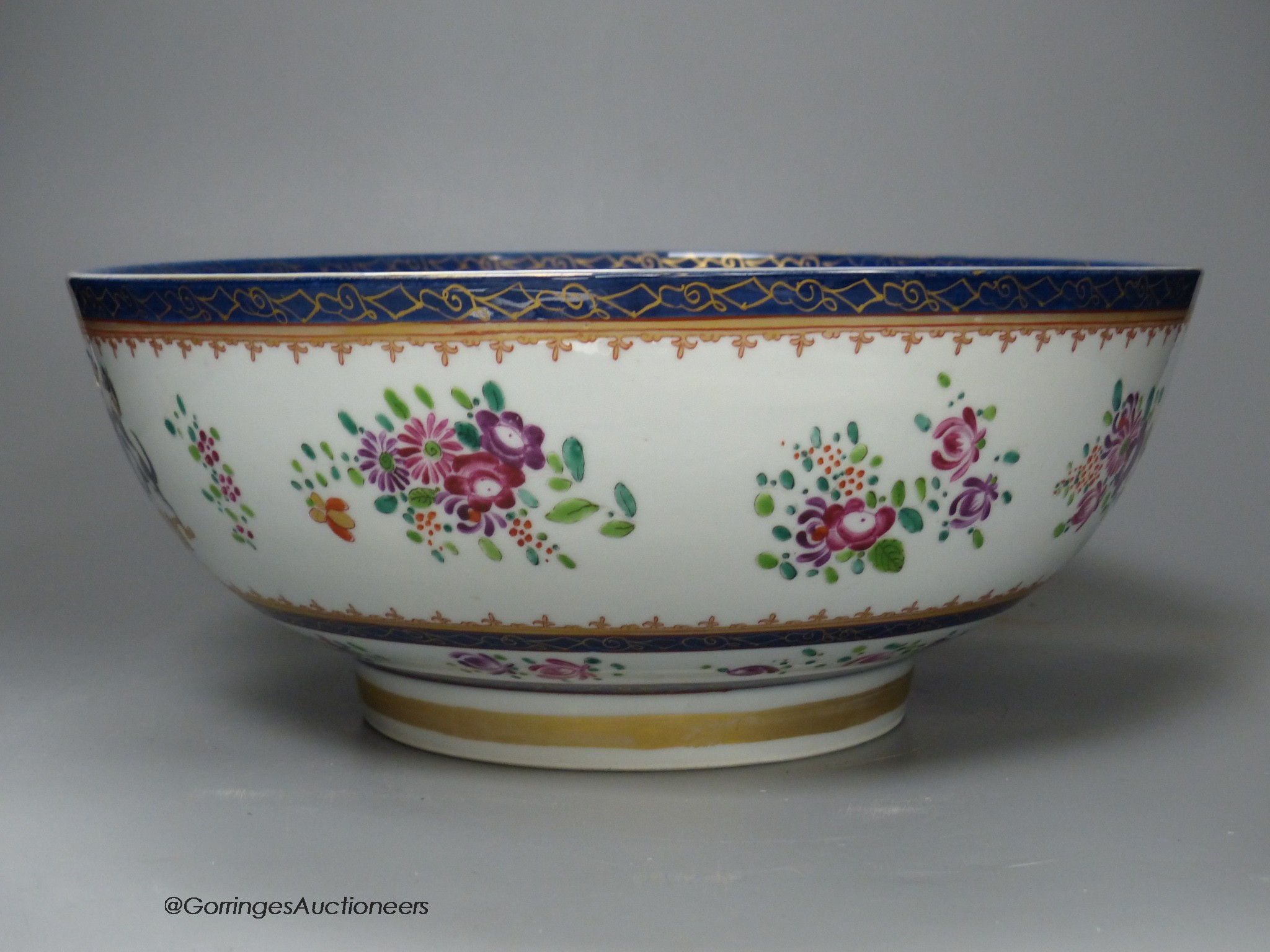 A Samson armorial bowl, 30cm diameter